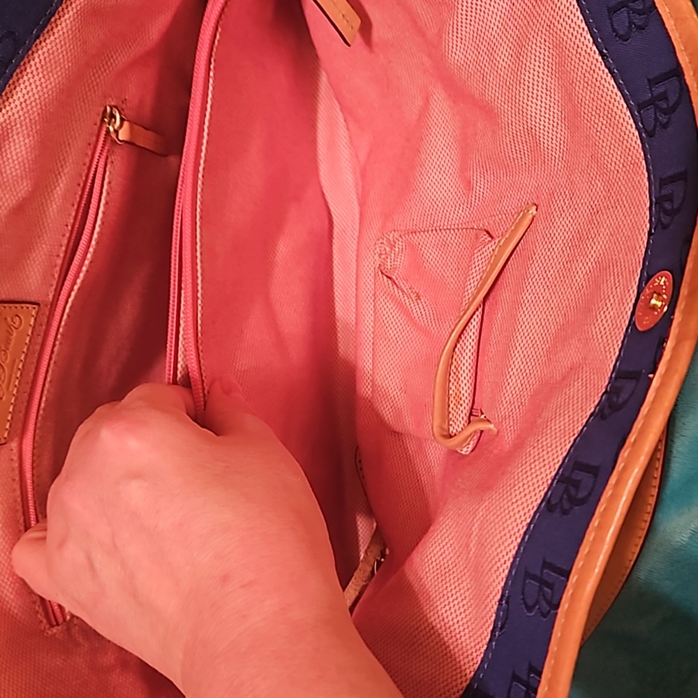 💙Dooney & Bourke Tote💙 - Picture 8 of 17
